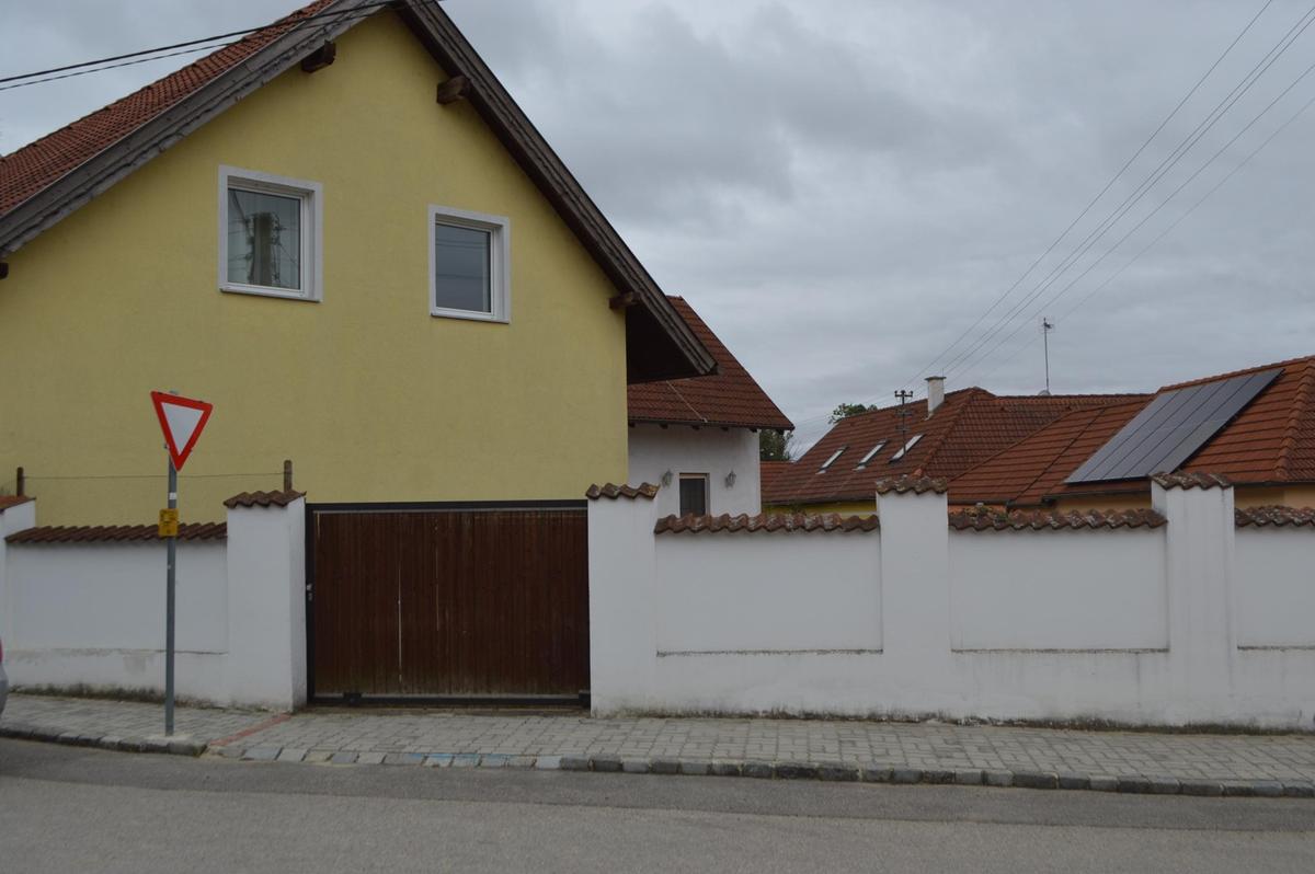 01. EFH 2062 Seefeld-Großkadolz - Straßenansicht