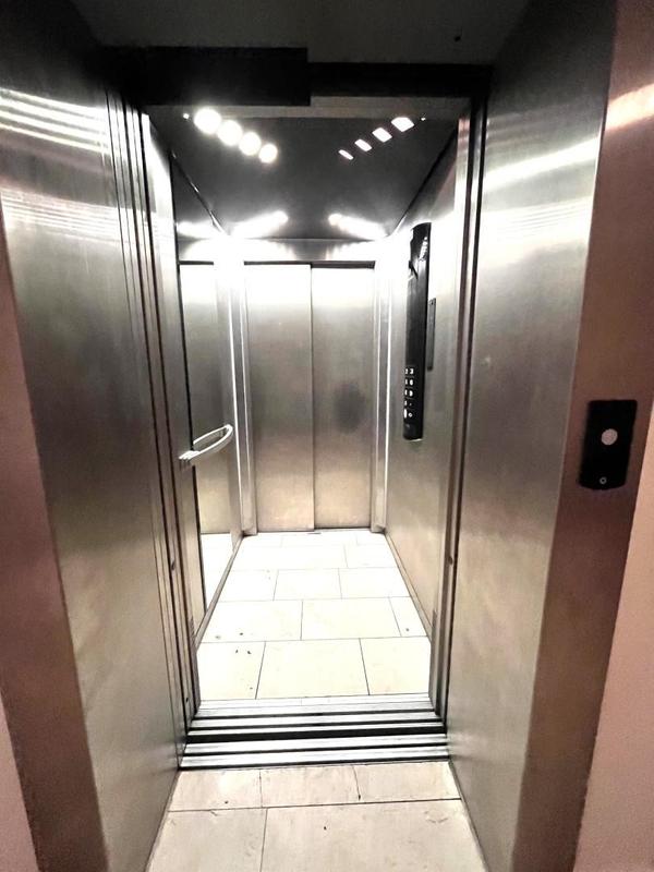 33 Aufzug