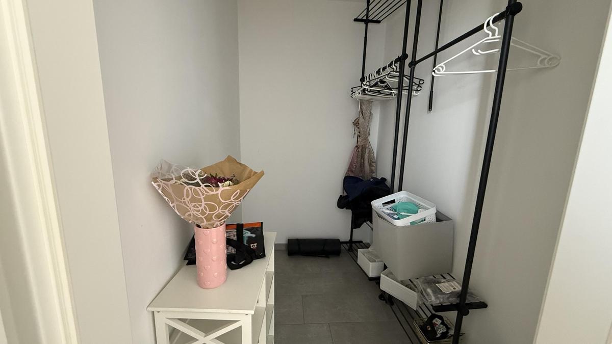 begehbare Garderobe -Abstellraum