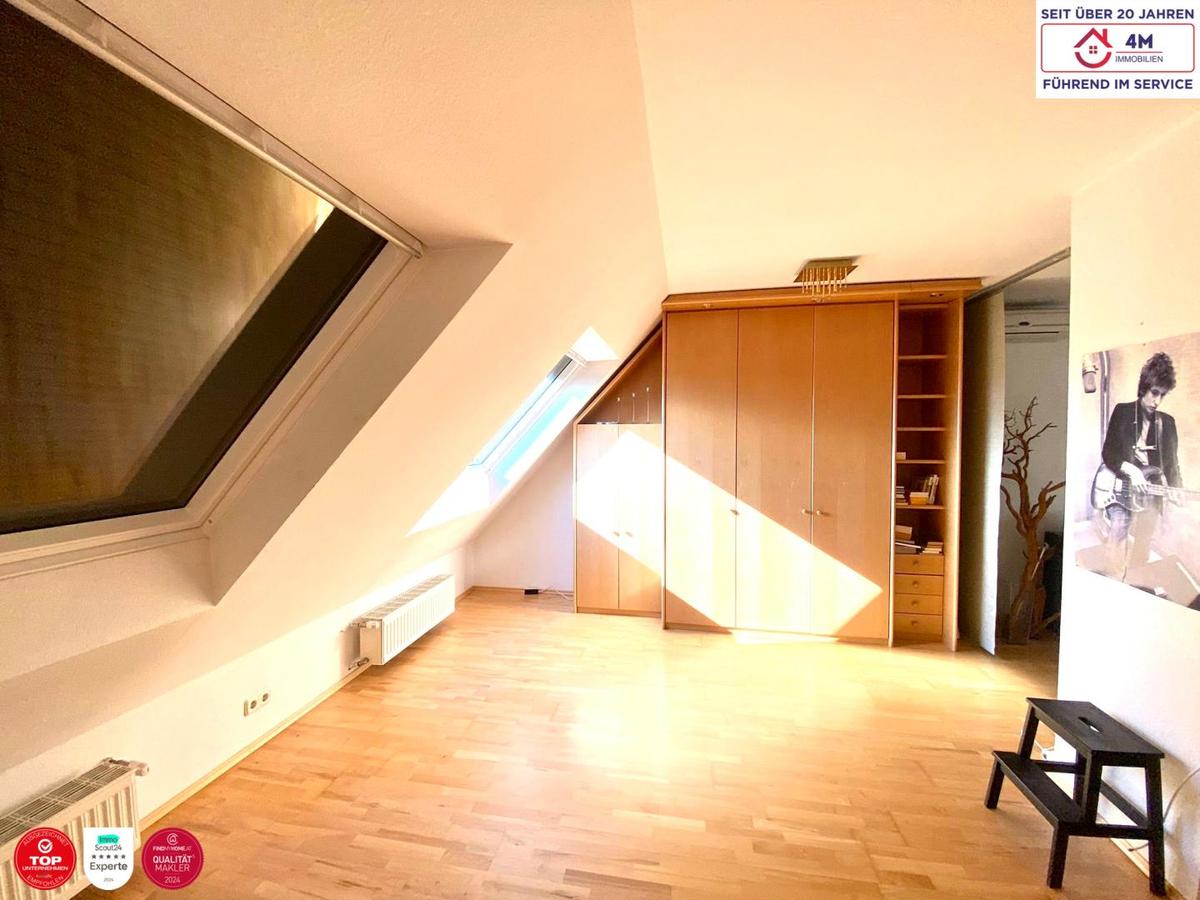 DACHGESCHOSSZIMMER