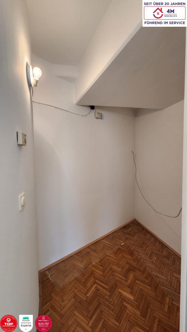 Untergeschoss-Abstellraum/Begehbarer Kleidersch.