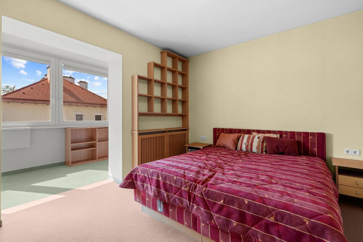 Schlafzimmer mit offener Loggia