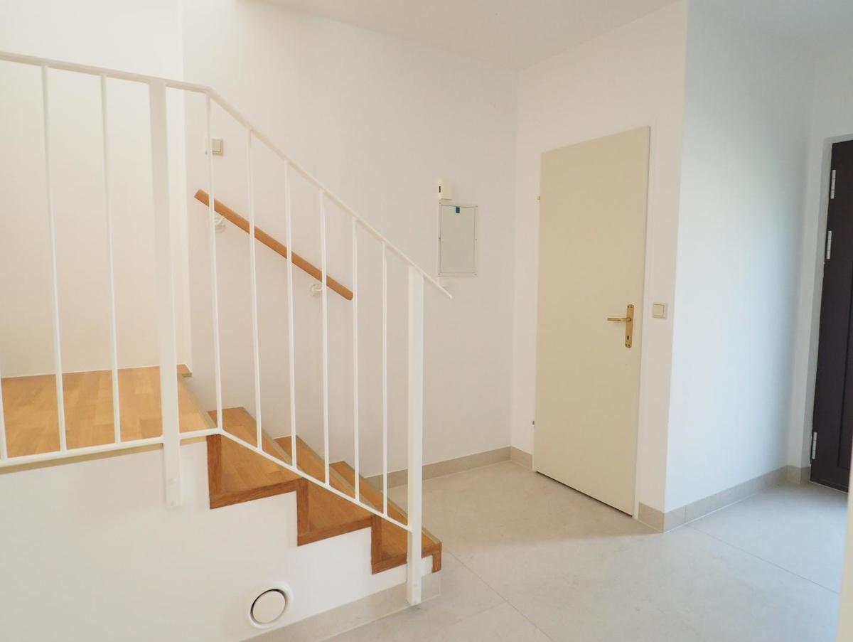 VZ und Stiegenaufgang ins Dachgeschoss