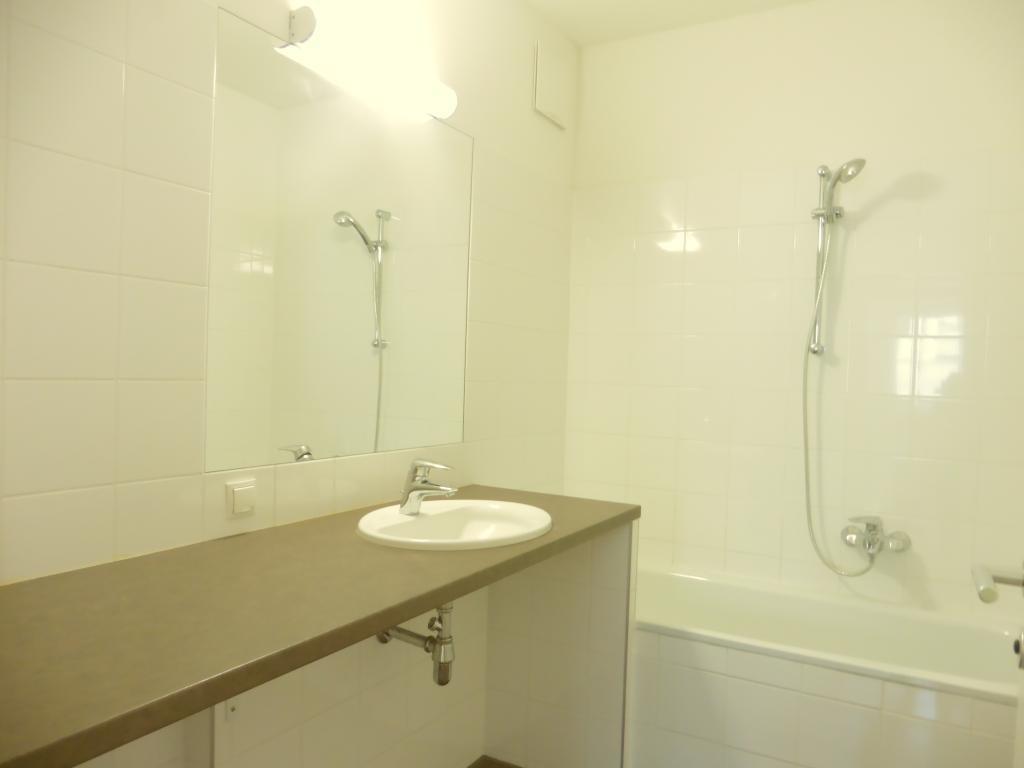 modernes Bad mit WM Anschluss