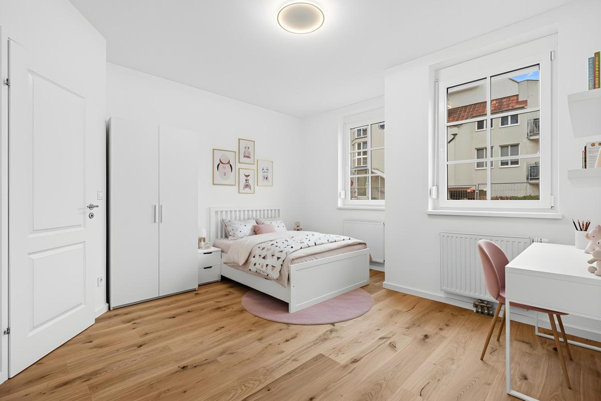 12 Zimmer 2 (virtual staged)