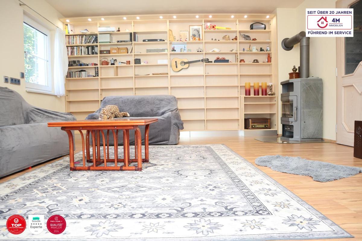 Wohnzimmer mit Kamin