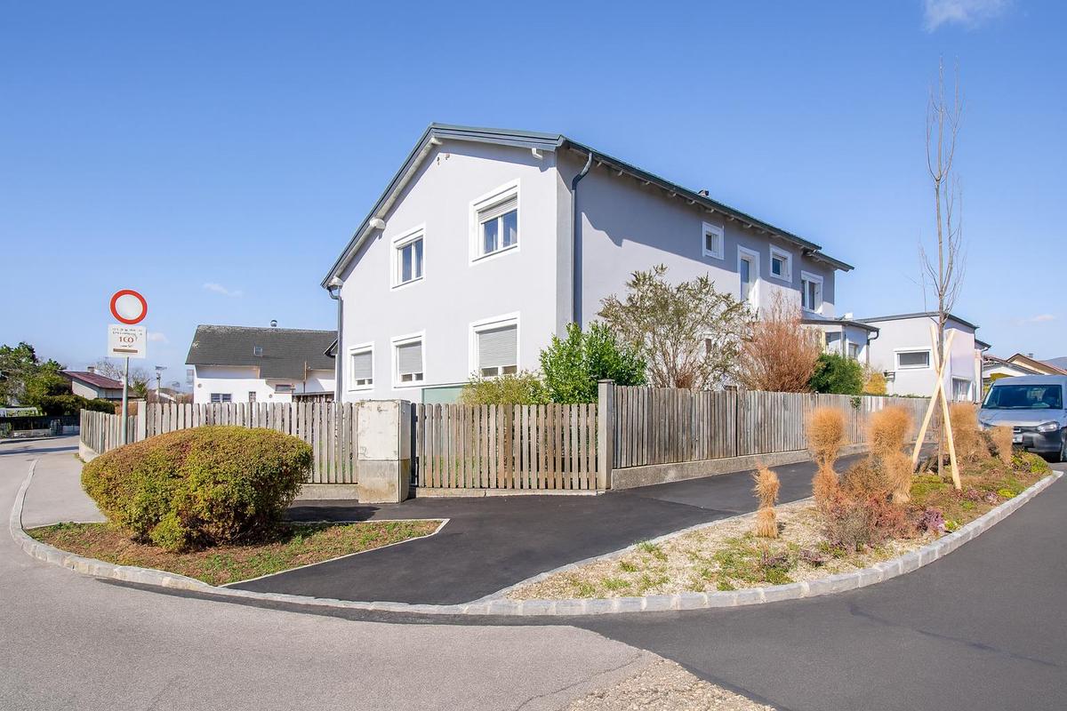 Bild 1, Außenansicht 1 Straßenseite