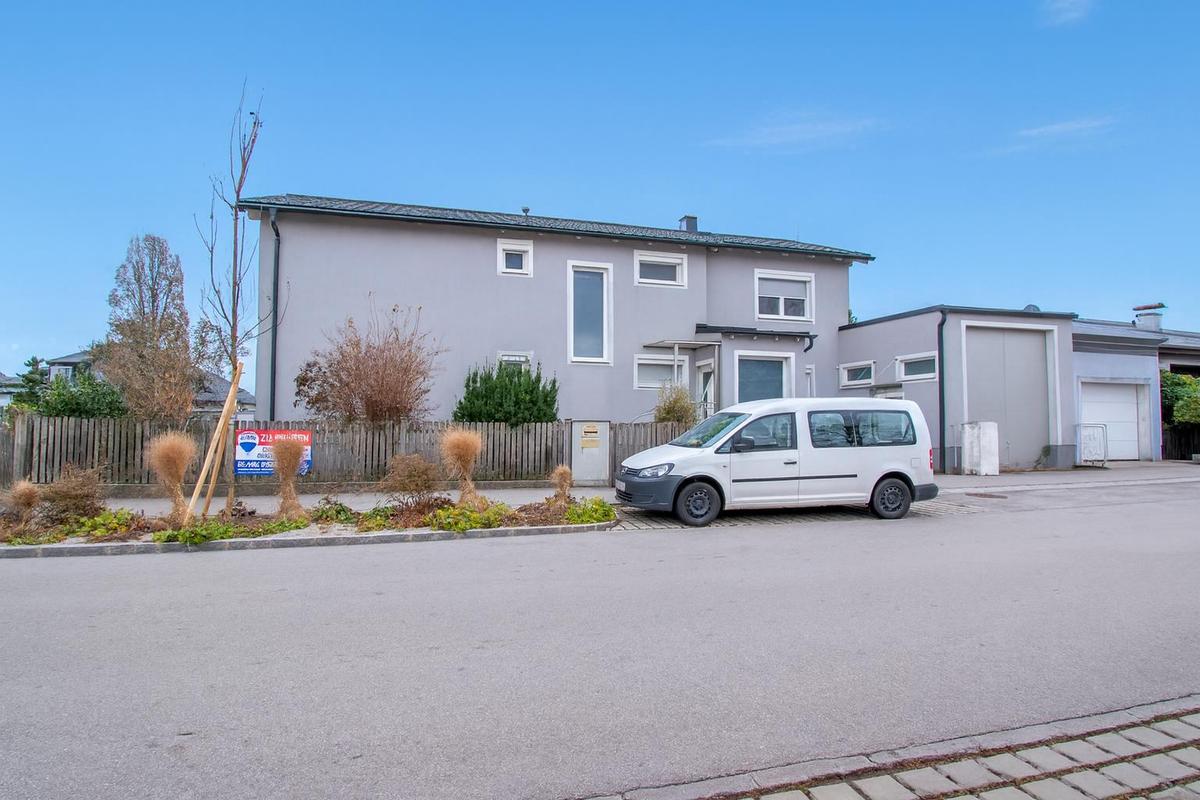 Bild 2, Außenansicht 2 Straßenseite