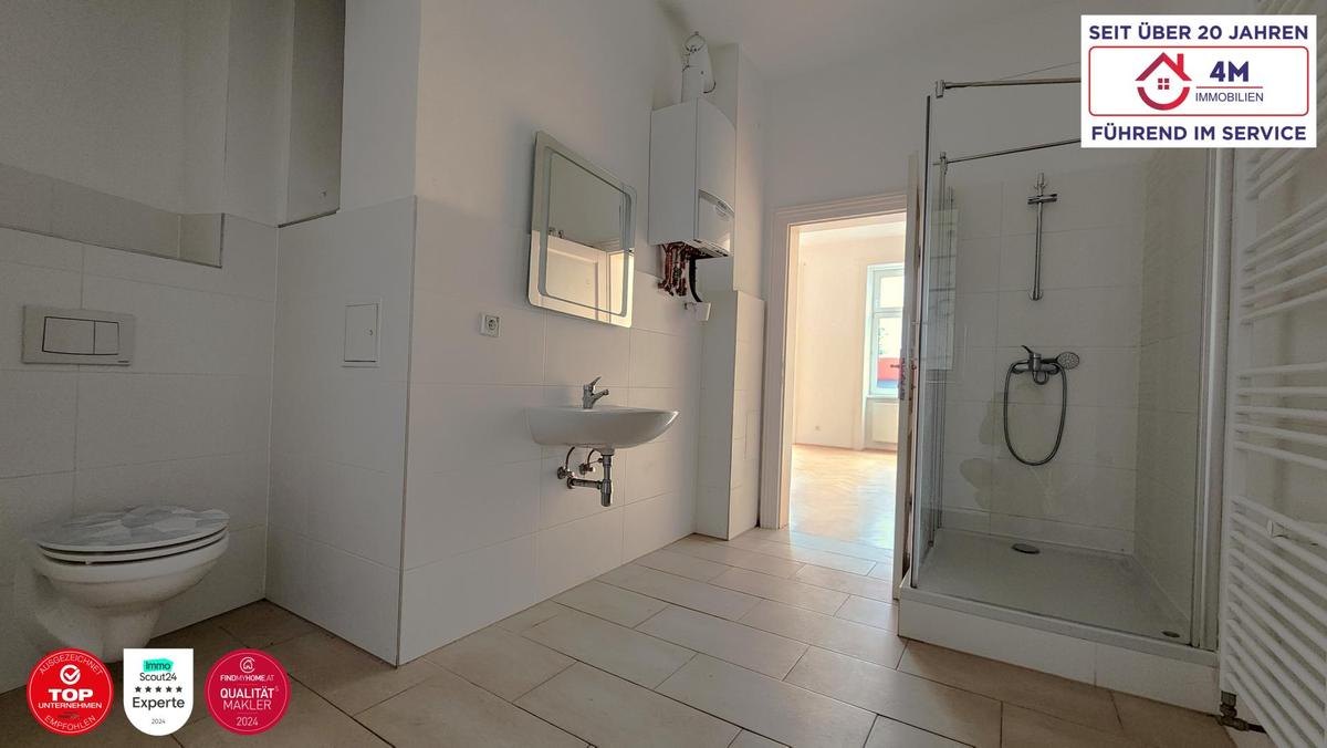 Badezimmer mit WC und Dusche