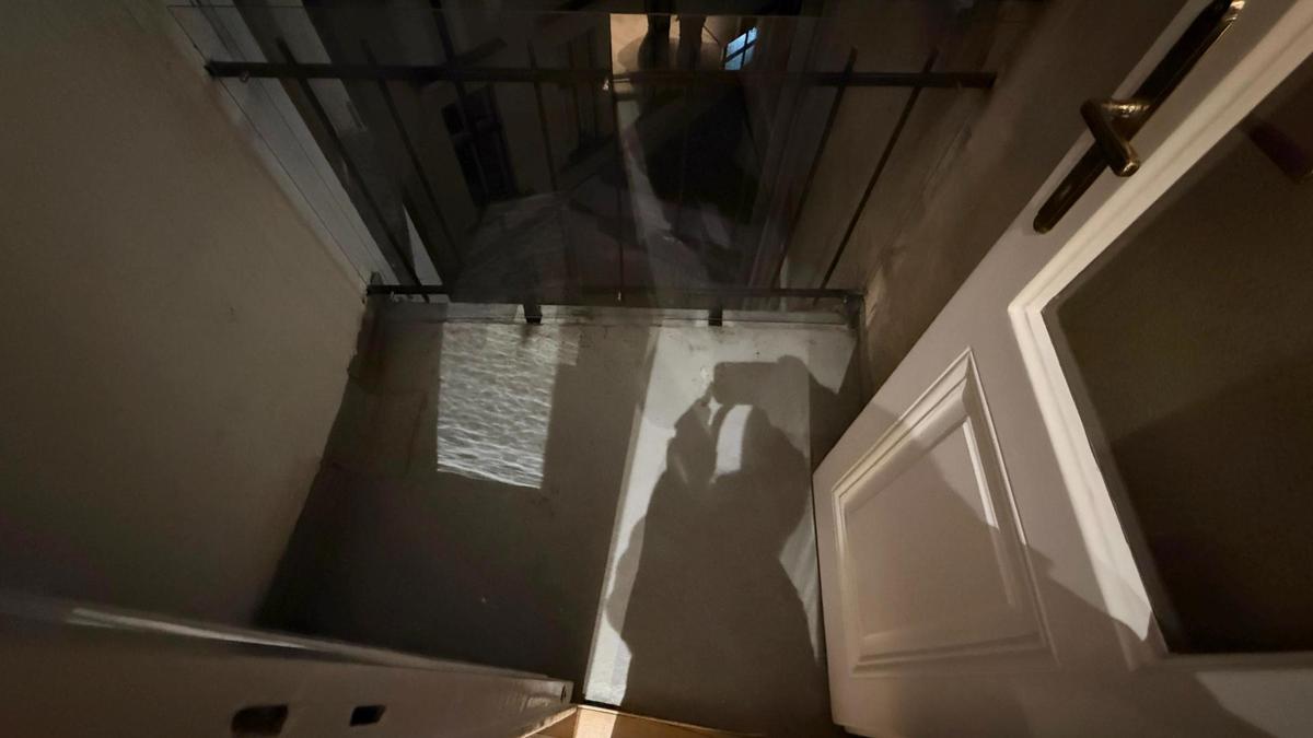 kl. Balkon zum Innenhof