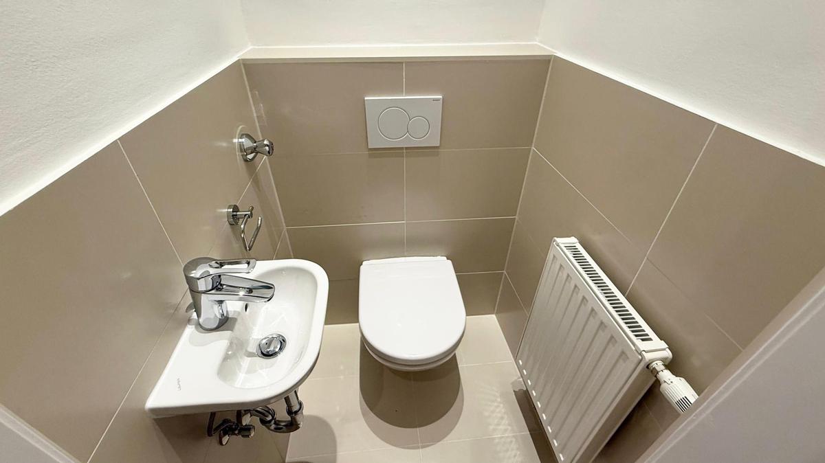 Ga?ste-WC mit Waschbecken