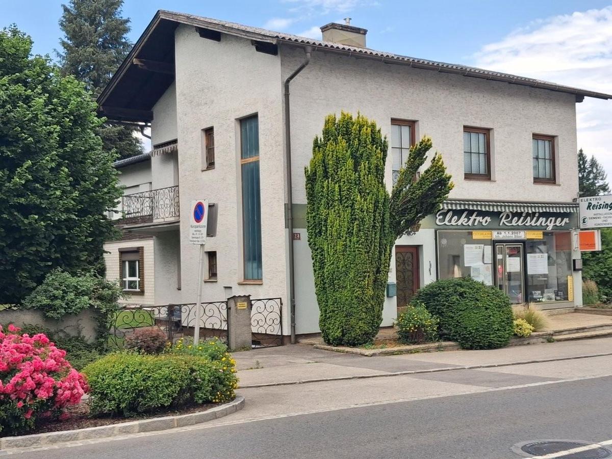 1 Haus plus Geschäft Petzenkirchen