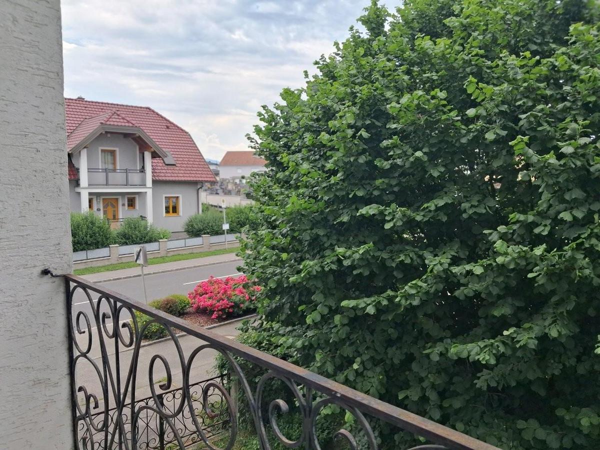 9 Balkonblick Petzenkirchen