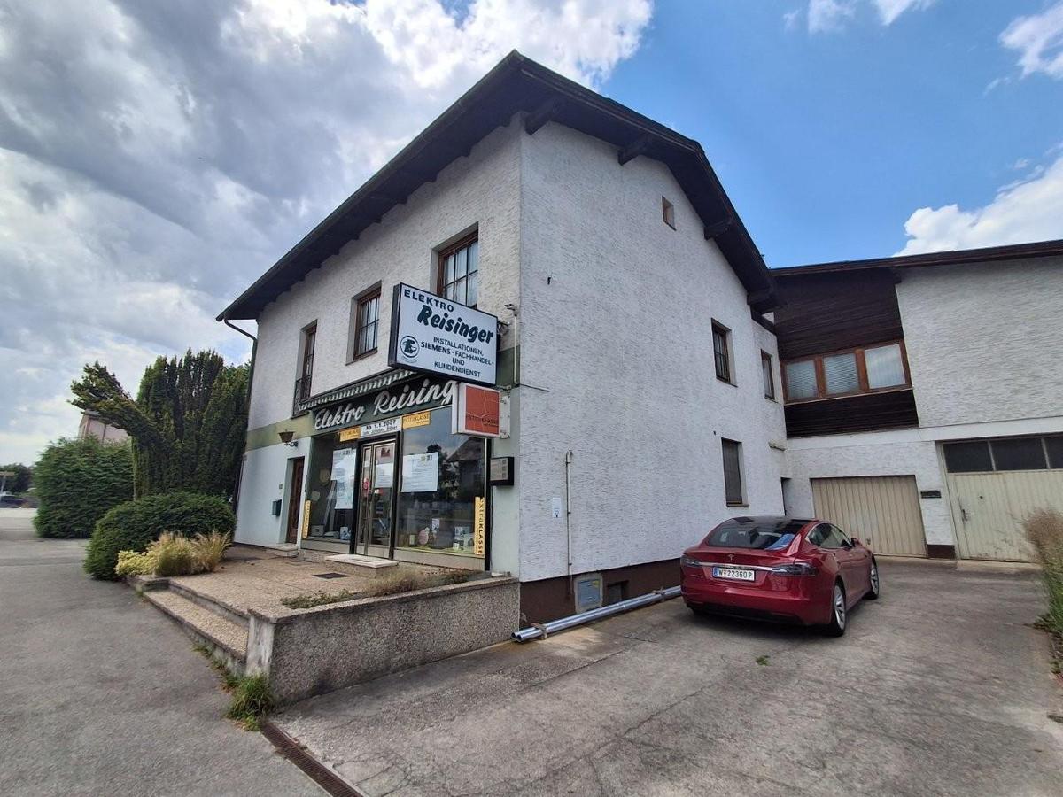 21 Haus mit Einfahrt Petzenkirchen
