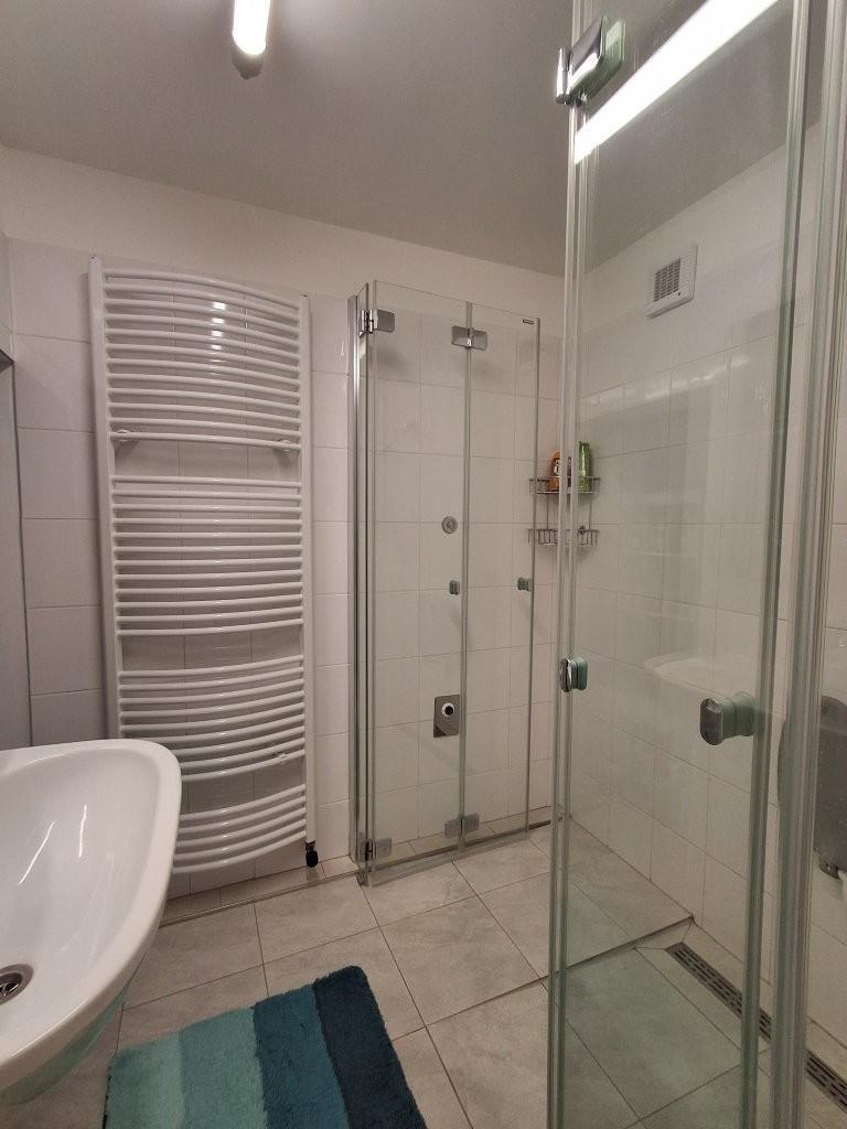 13 Bad mit Dusche EFH 1220