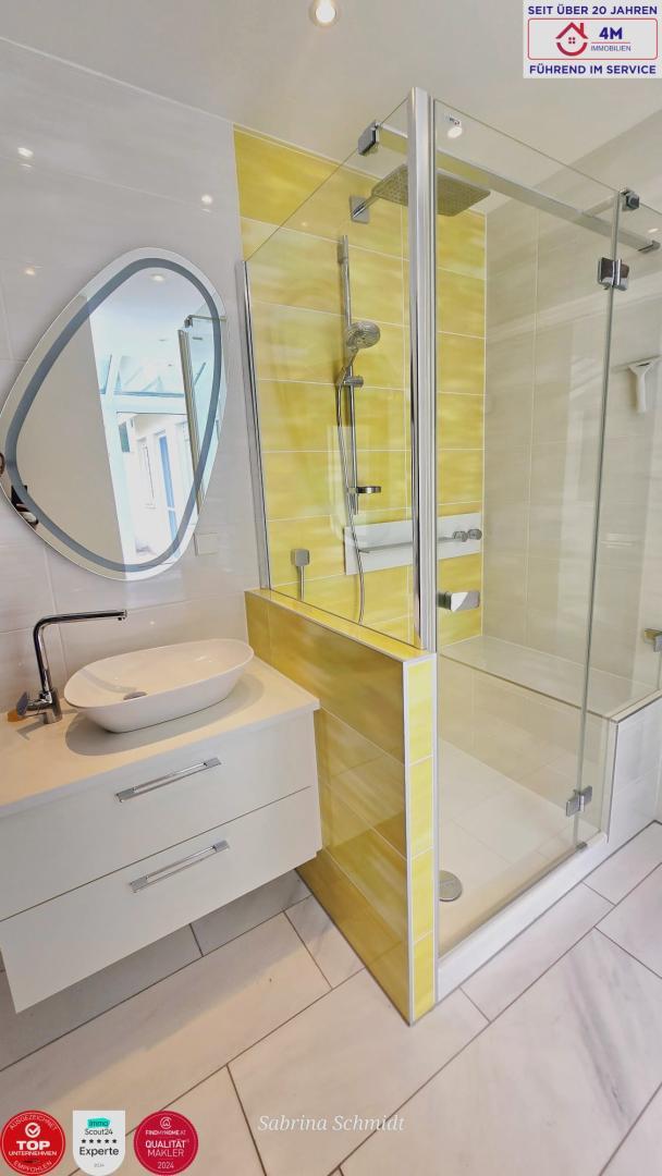 Kleines Bad mit Dusche EG