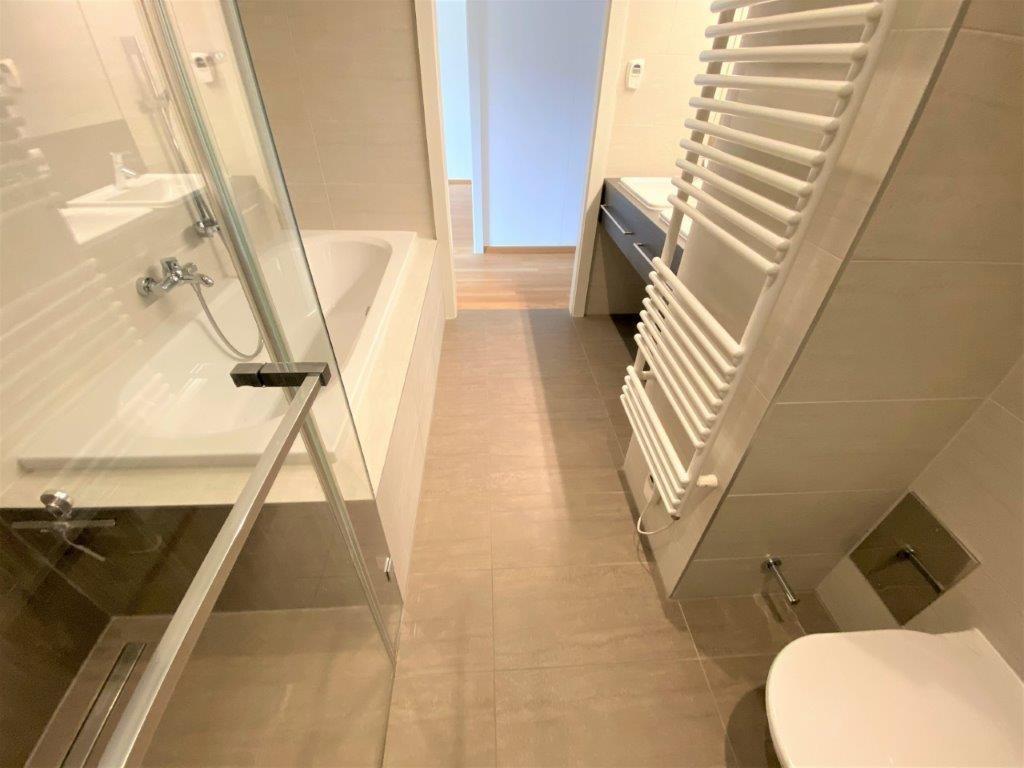 super schickes Badezimmer