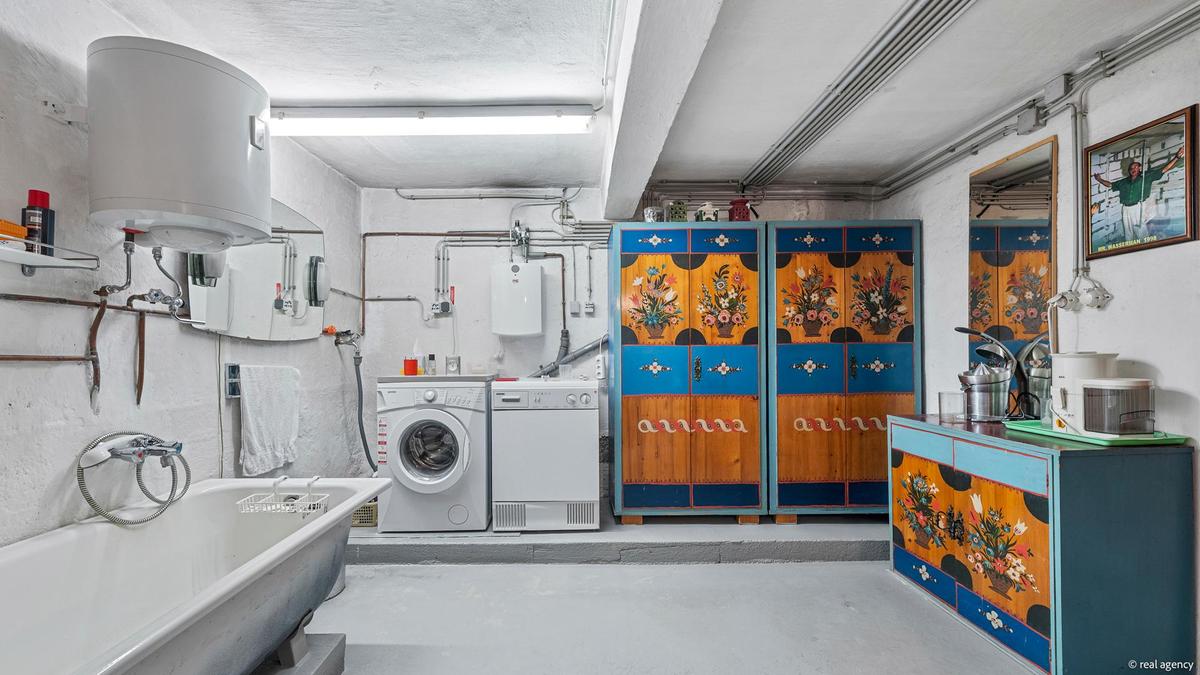 Waschku?che mit Badewanne & Dusche