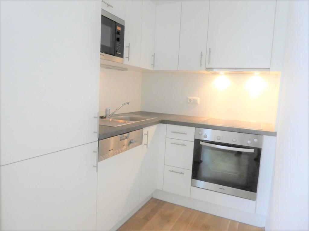 top moderne Küche mit Miele-Geräten