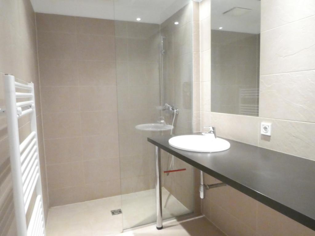 Badezimmer mit Dusche