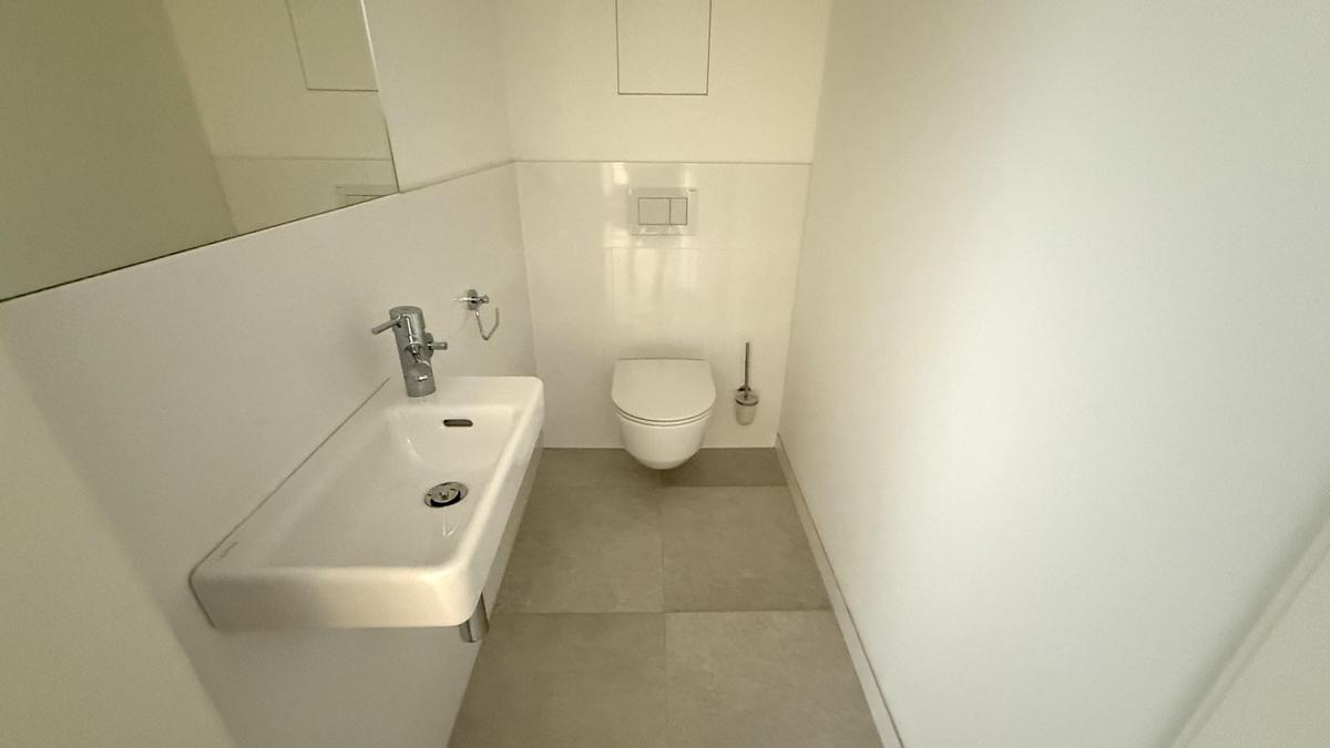 WC mit Waschbecken