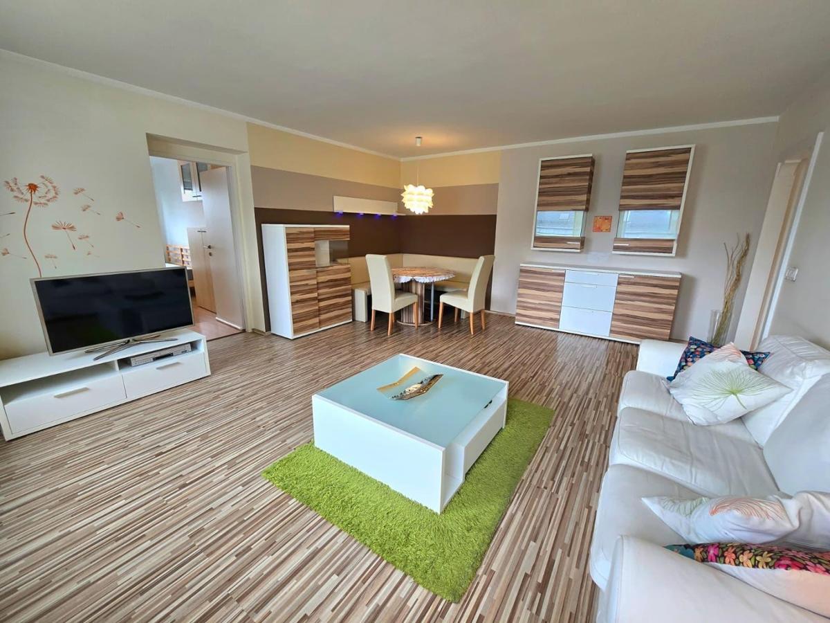 04 Wohnzimmer