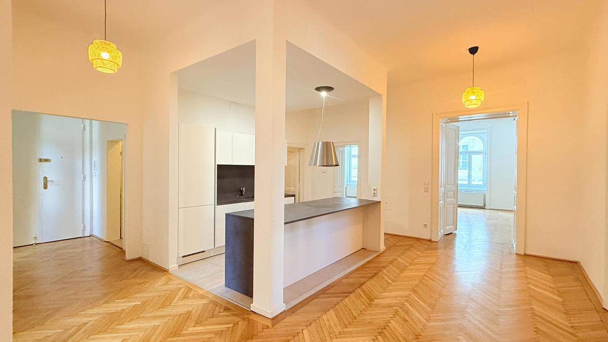 Wohnraum mit Küchenblick