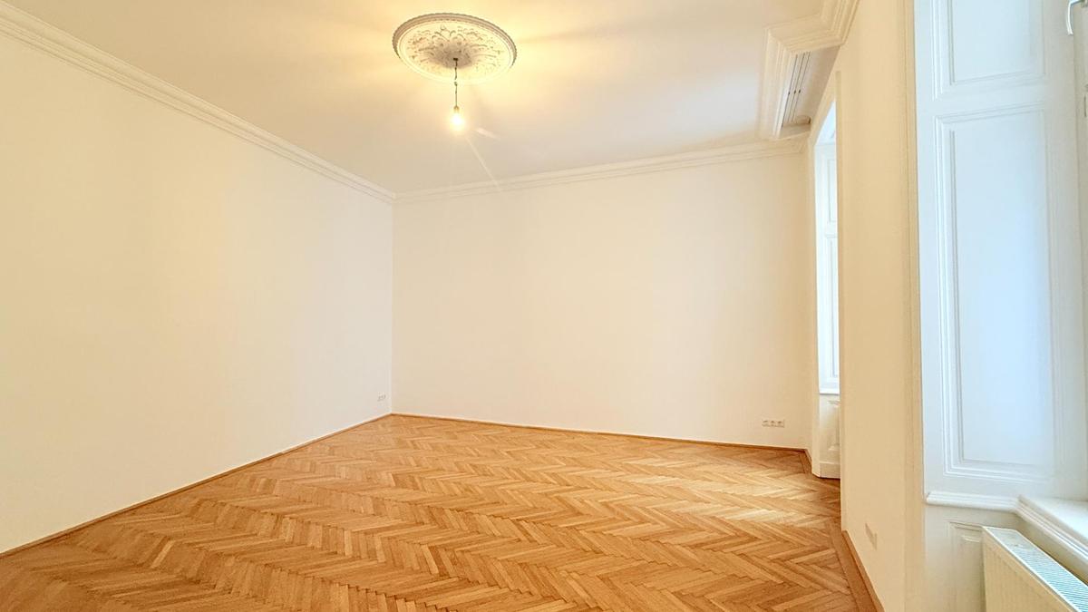 Hofseitiges Zimmer