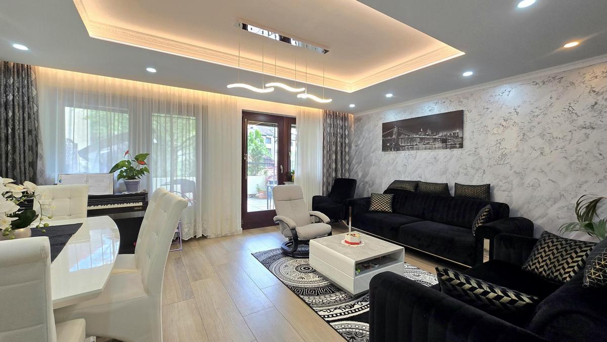 02 Wohnzimmer ..