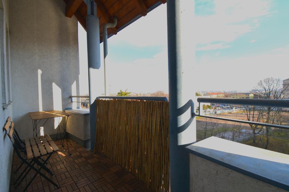 Bild 9, Balkon