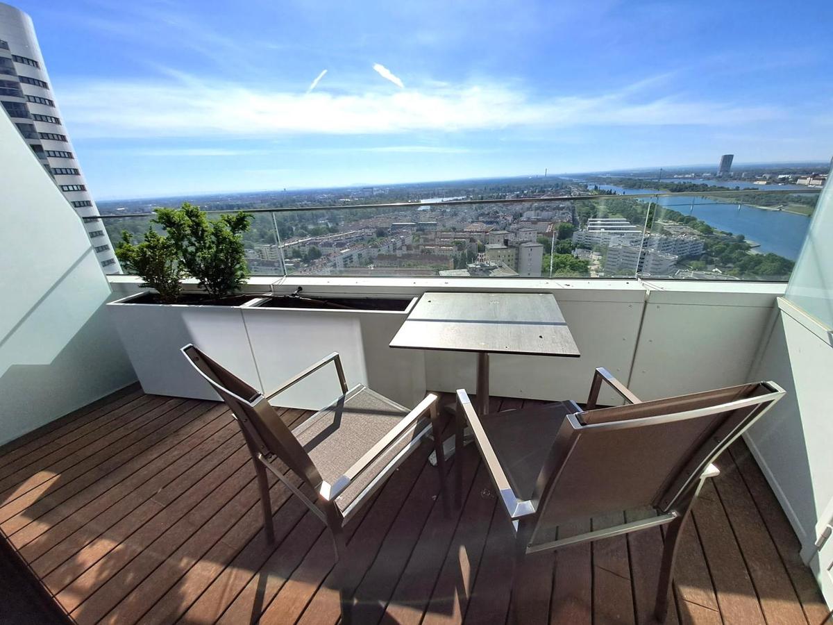 großer Balkon