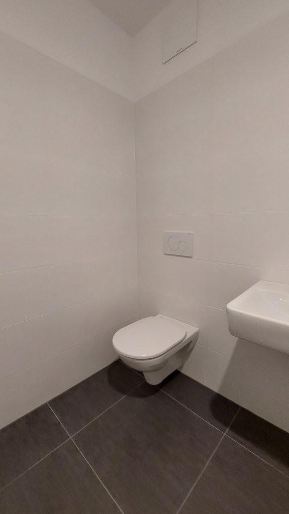 8 WC MTW 2201