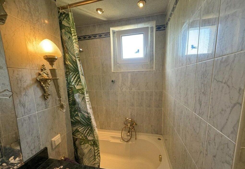 KI Foto 16 Obergeschoss Badezimmer