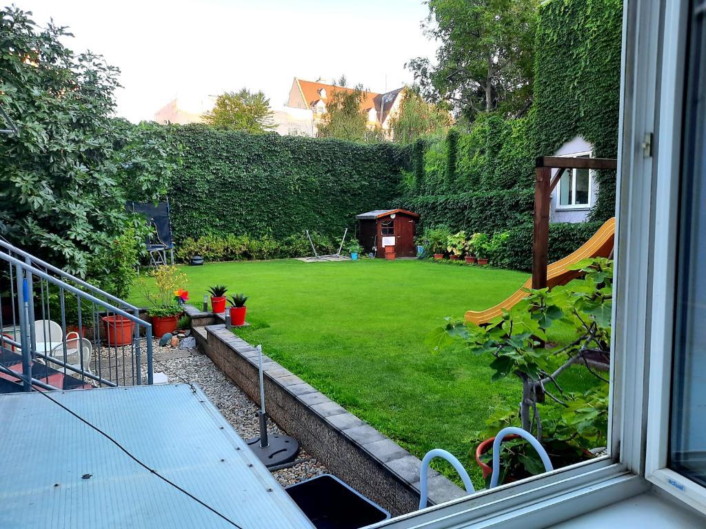 06 Nachbars Garten