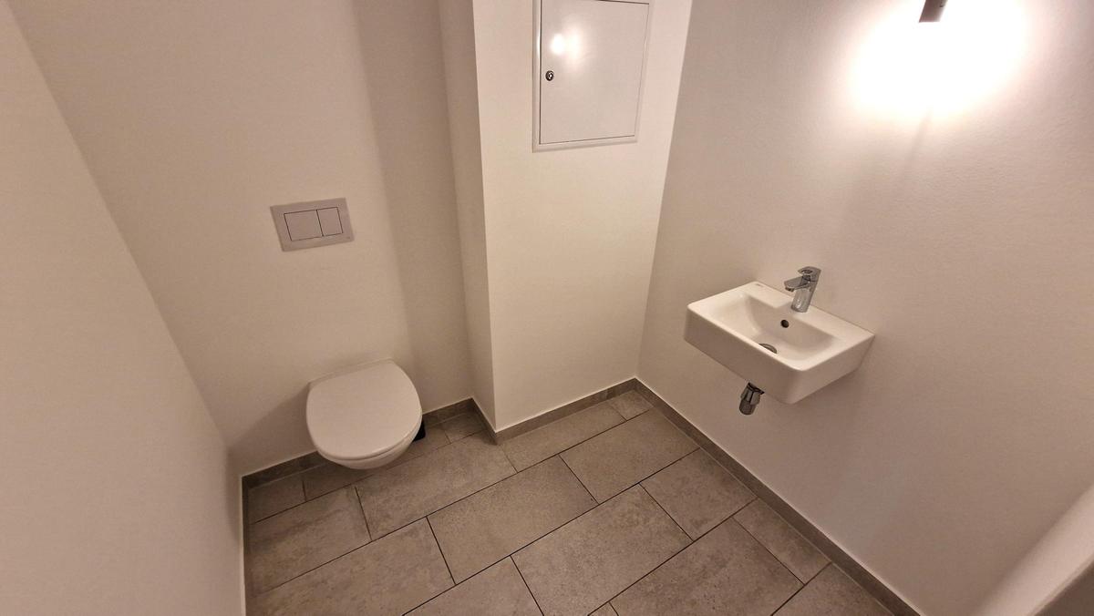 WC mit Waschbecken