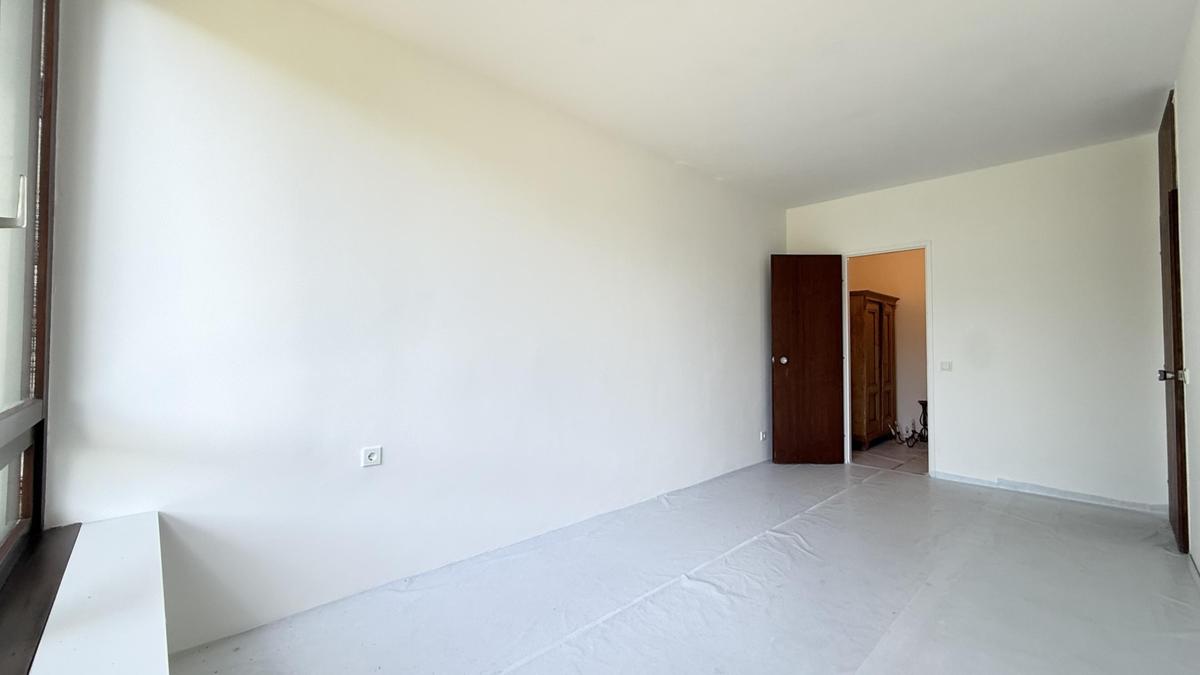 Schlafzimmer - Blick zum Schrankraum
