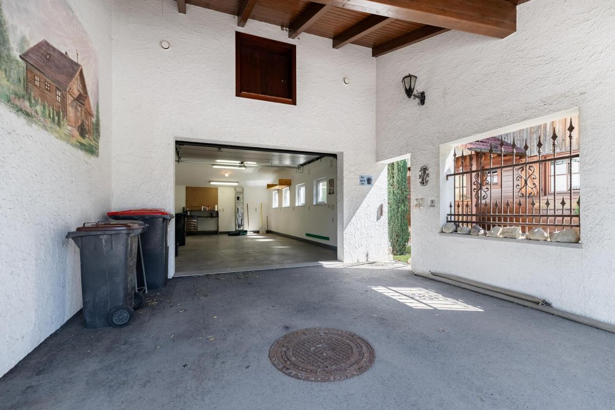 30 Garage