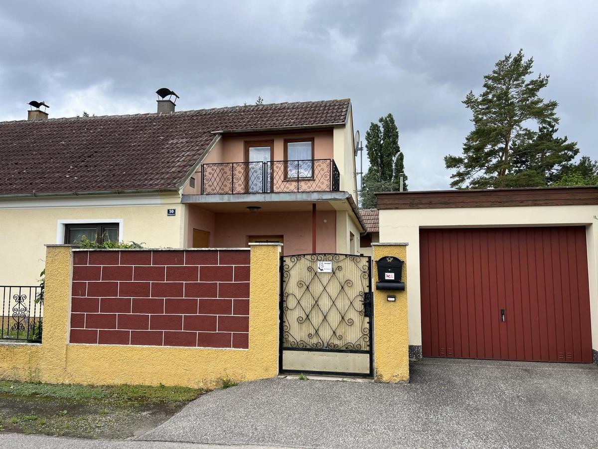 Vorderseite mit Garage