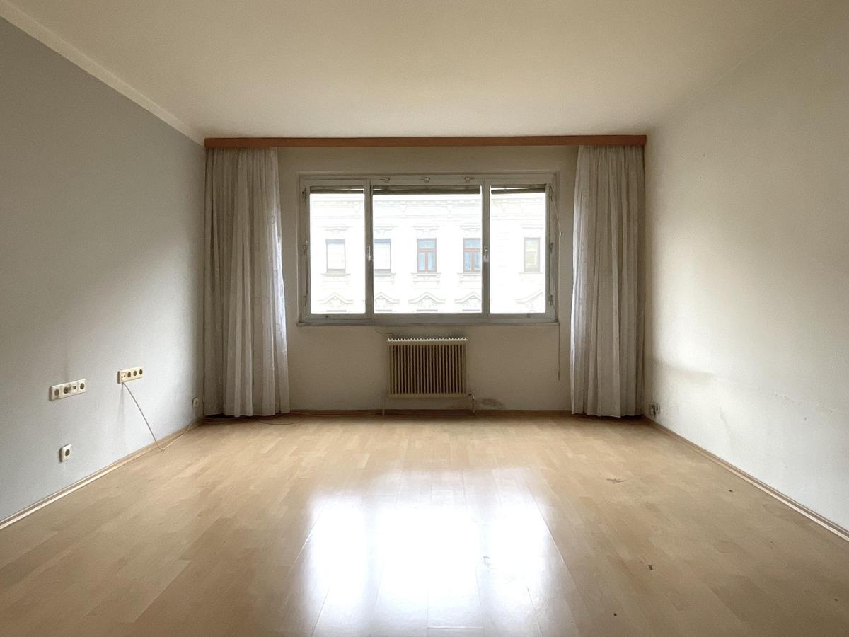 4 Wohnzimmer