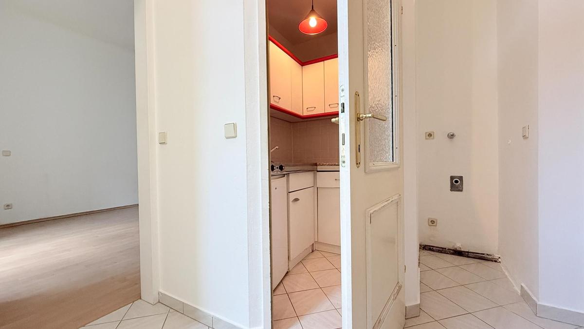 Vorzimmer mit Blick zur Küche