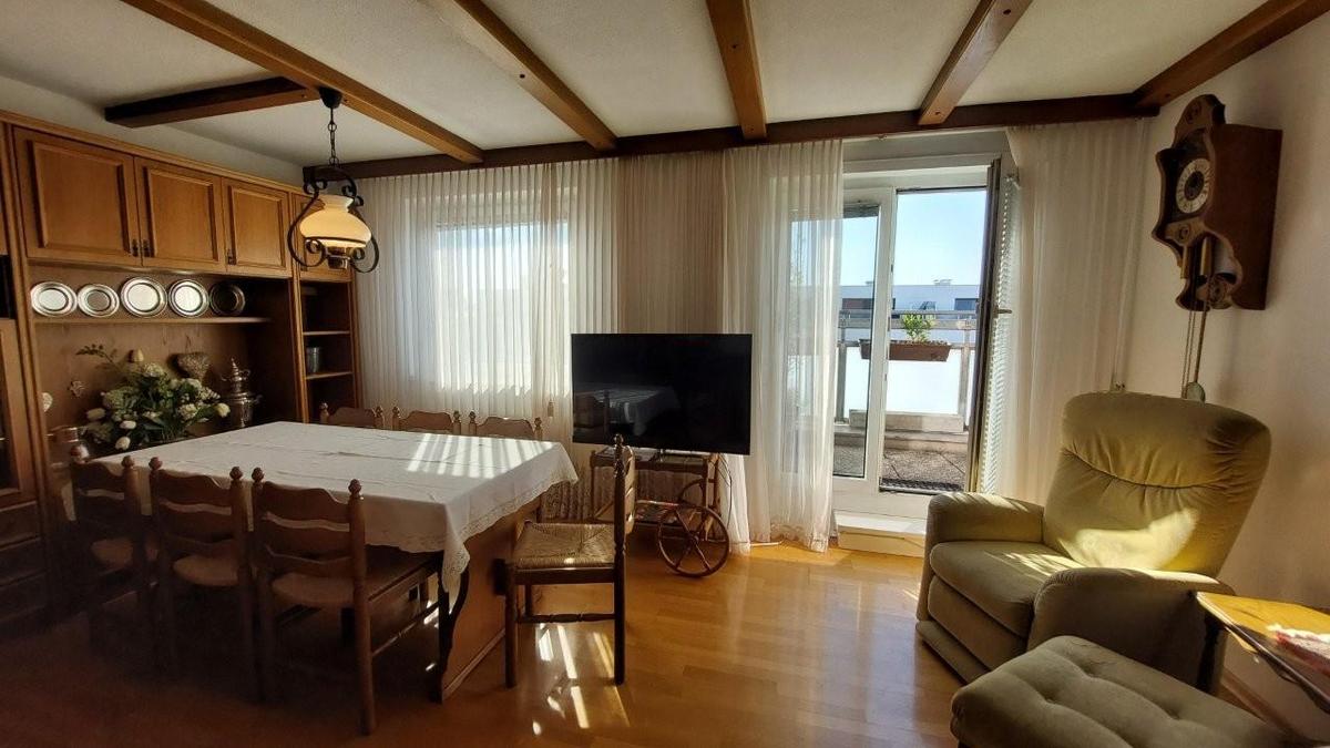 6 Wohnzimmer MTW 1220