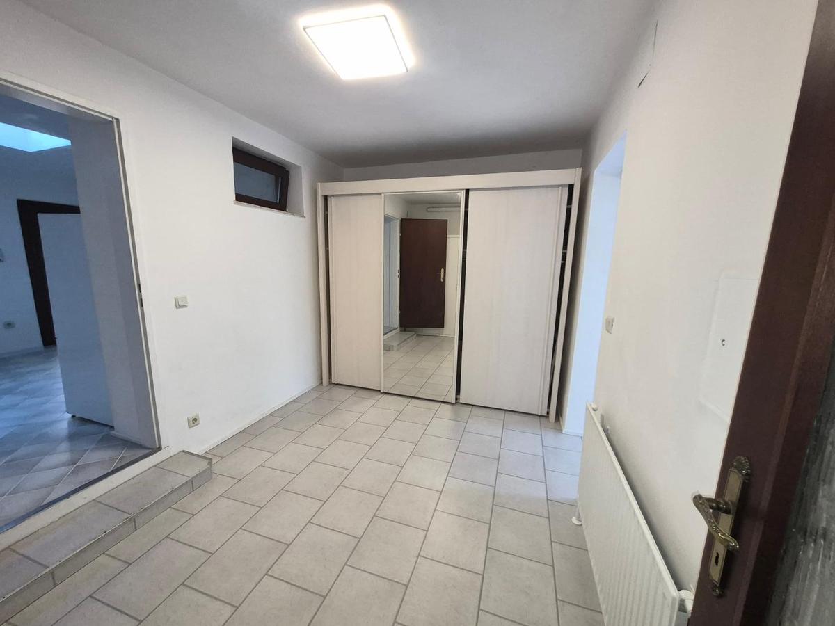 Garderobe EG
