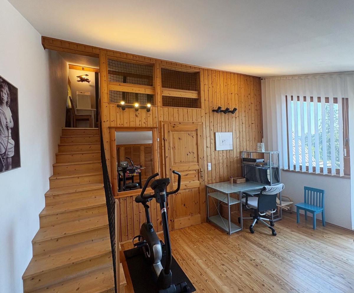 13. Zimmer_OG_2 mit Aufgang zur Mansarde