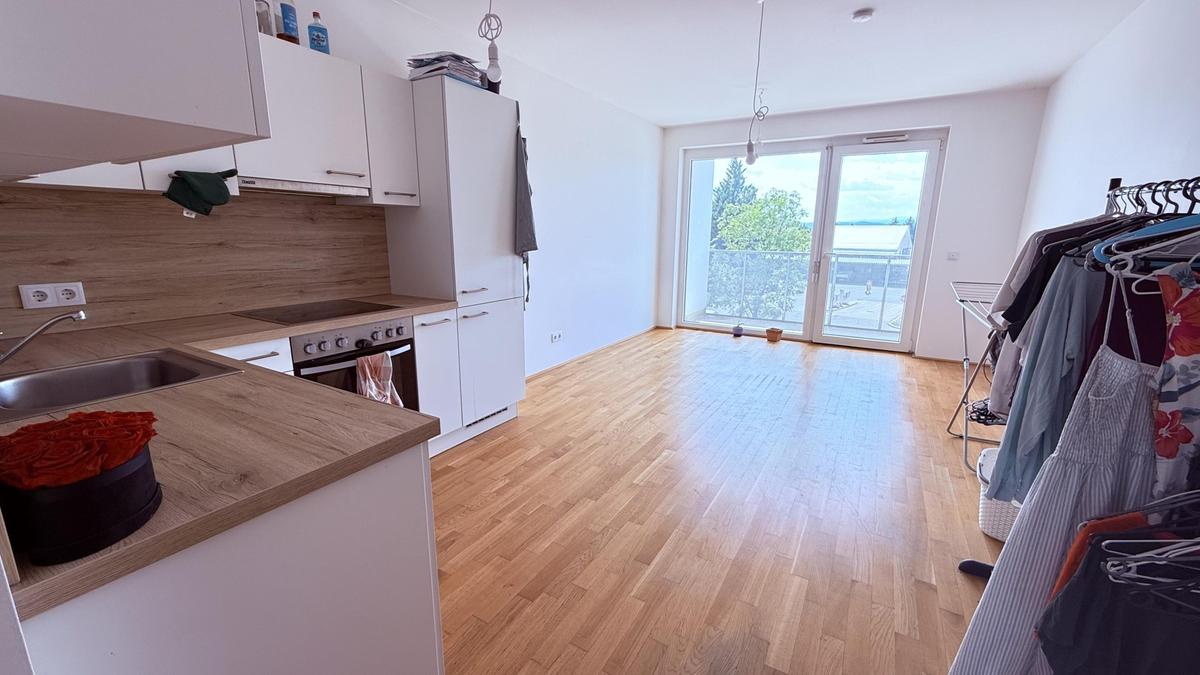 Wohnküche - Blick zur Loggia
