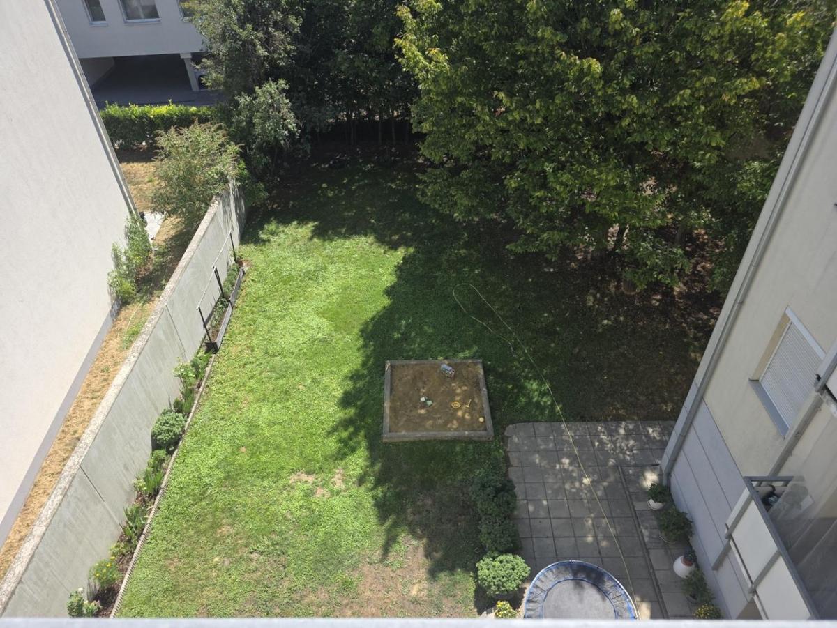 06 ETW 2000 Gartenblick