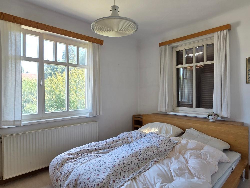 Zimmer 2, OG
