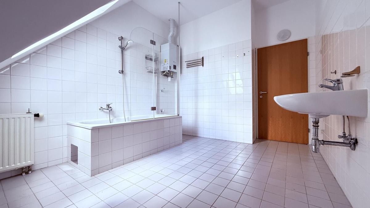 Badezimmer mit Tageslicht