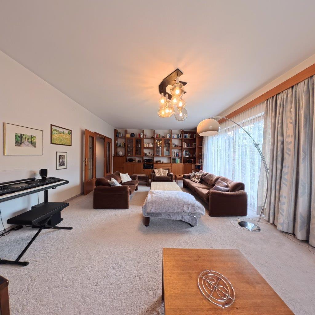 12 Wohnzimmer