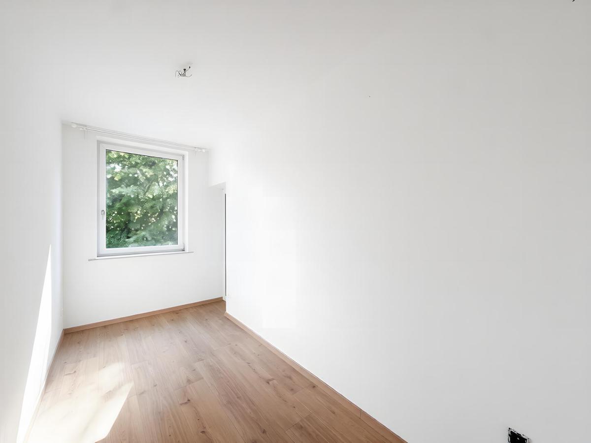 Kinderzimmer/Arbeitszimmer mit Balkon