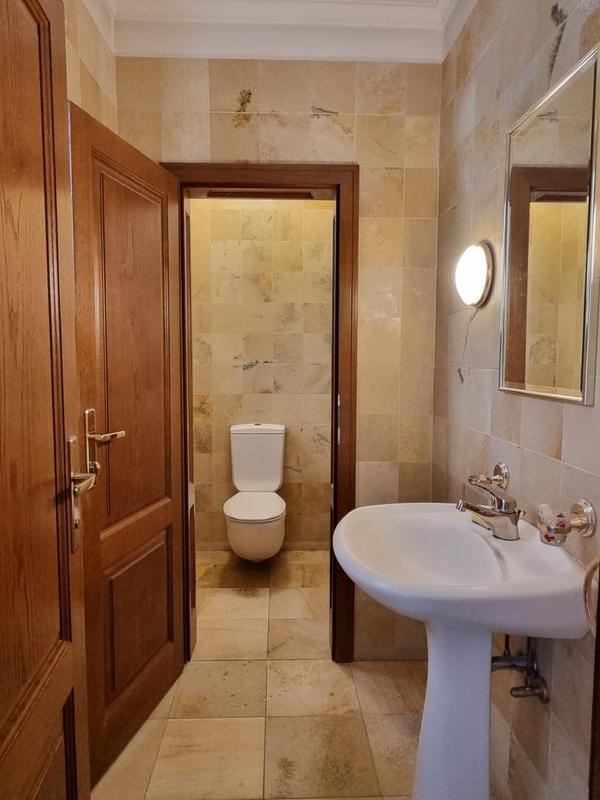 WC mit Handwaschbecken